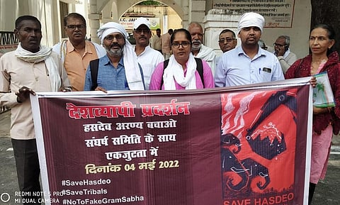 हसदेव अरण्य की रक्षा के लिए आंदोलन कर रहे आदिवासियों के समर्थन में 4 मई 2022 को देशव्यापी प्रदर्शन किए गए