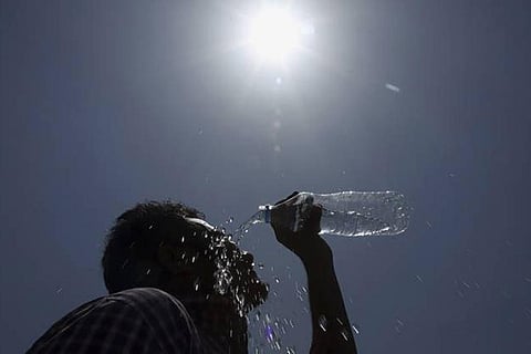 अगले चार दिनों तक उत्तर के इन हिस्सों में लू से निजात नहीं, वहीं पूर्वोत्तर में जमकर बरसेंगे बादल