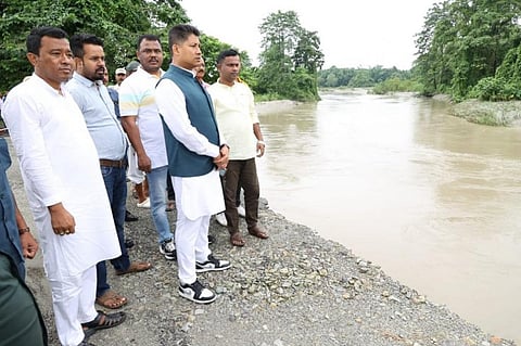 Assam Minister Pijush Hazarika inspects flood waters in Bijni, Kokrajhar district. Photo: @Pijush_hazarika / Twitter