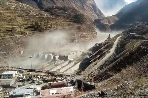 बदलती जलवायु से खतरे में पड़े एशिया के ऊंचे पहाड़ों की जलविद्युत परियोजनाएं: अध्ययन