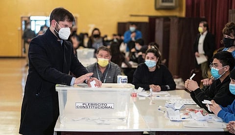 Chilean President Gabriel Boric casting his vote on September 4, 2022. Photo: @gabrielboric / Twitter