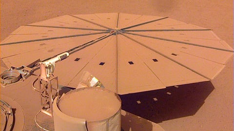 InSight's power generation continues to decline because of dust blown on the lander’s solar panels. Photo: NASA/JPL-Caltech