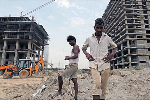 सुप्रीम कोर्ट ने श्रम मंत्रालय से मांगी असंगठित मजदूरों के बारे में ताजा जानकारी