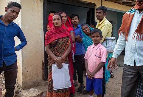 Tribal farmers standing outside the Common Service Center to apply for the Drought Relief Scheme in Padma town of Palamu district, Jharkhand. Photo: Vikas Choudhary/CSE