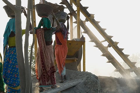 Regulations and policy interventions that work towards the welfare of manual labour and workers exposed to heat stress must be administered nationwide. Photo: iStock.