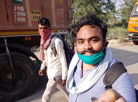 लेखक विवेक मिश्रा ने कोविड-19 लॉकडाउन के दौरान प्रवासियों के साथ पैदल यात्रा की थी। फोटो: विवेक मिश्रा