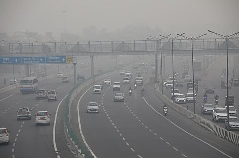 Smog hangs low in Delhi-NCR on November 4, 2023. Photo: Vikas Choudhary / CSE
