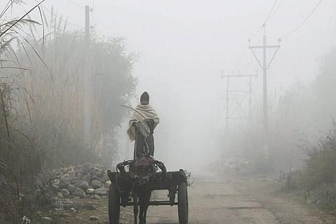ऊंचे पहाड़ों में बर्फबारी, मैदानी इलाकों में कोहरा, पूर्वी हिस्सों में हल्की से मध्यम बारिश