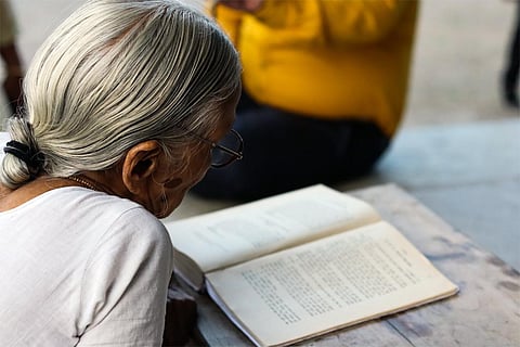बेहतर खानपान, नियमित व्यायाम, और अच्छी नींद की तरह ही शिक्षा भी स्वास्थ्य के नजरिए से बेहद जरूरी है; फोटो: आईस्टॉक
