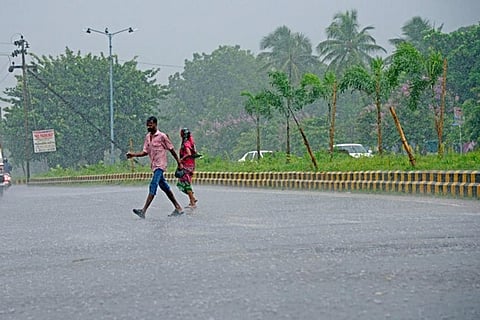 17 फरवरी से फिर बदलेगा उत्तर भारत में मौसम का मिजाज, इन हिस्सों में आज गरज के साथ बारिश