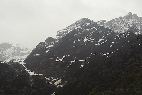 जम्मू-कश्मीर, लद्दाख, हिमाचल-उत्तराखंड में बारिश व भारी बर्फबारी, बदला मौसम