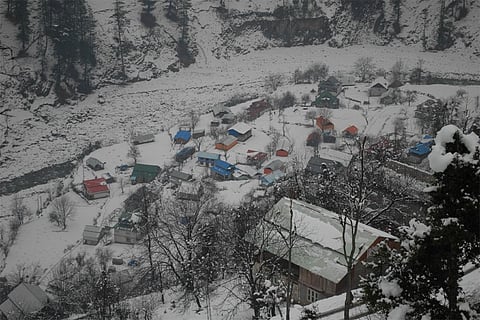 पश्चिमी विक्षोभ का असर, उत्तर और पूर्वोत्तर भारत के इन हिस्सों में लगातार बारिश व हिमपात