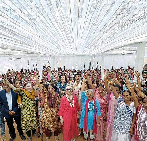 SEWA currently has 4,000 self-help groups, 110 cooperative societies
and three companies, all run by women (Photograph courtesy: SEWA)