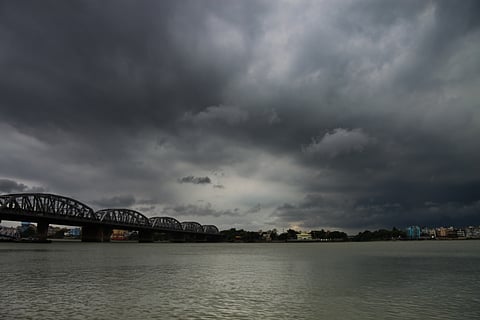 Daily weather tracker: Deep depression crosses West Bengal-Bangladesh coast near Raidighi