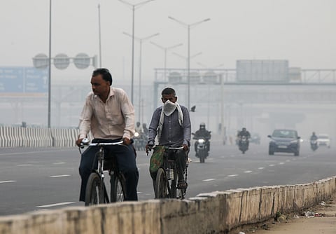 A suffocating blanket of toxic smog in Delhi-NCR
