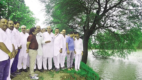 Dewas' former district collector Umakant Umrao (extreme left) with the farmers of Kharda village