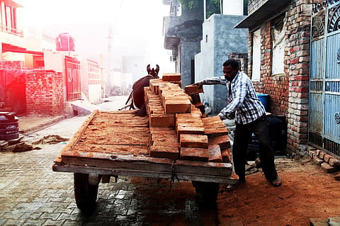 In a country like India, where 90% of the labour force is engaged in the informal sector, performing outdoor jobs that involve physically demanding tasks in agriculture, construction, brick kilns, and other similar fields, workers face significant risks due to heat stress, given their frequent exposure to extreme heat at work. Photo: iStock