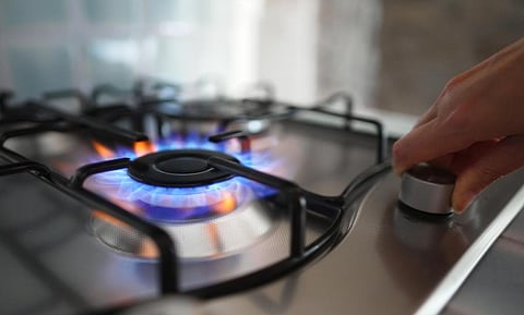 The study highlighted the pervasiveness of NO2 emissions from gas stoves, underlining that the pollution levels can remain elevated even in bedrooms far from the kitchen, posing a health risk to everyone in the household. Photo: iStock