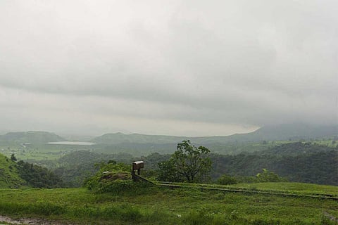 आज, कोंकण और गोवा, मध्य महाराष्ट्र, गुजरात के अलग-अलग हिस्सों में बहुत भारी से भयंकर बारिश होने के आसार जताए हैं, इन राज्यों में 20 सेमी या उससे अधिक बरस सकते हैं बादल।