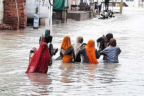 तेलंगाना, विदर्भ, गुजरात, पश्चिम मध्य प्रदेश के कई जिलों में फ्लैश फ्लड और जलभराव की चेतावनी जारी की गई है