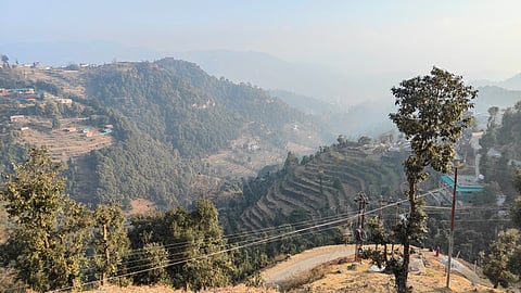उत्तराखंड में अक्टूबर व नवंबर के महीने बारिश न होने के कारण सूखे बीत रहे हैं। फोटो: वर्षा सिंह