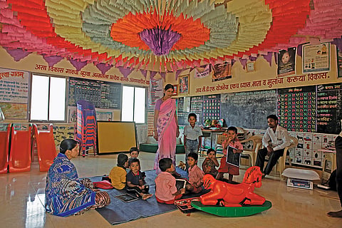 सतत विकास के लक्ष्यों को हासिल करने में आंगनबाड़ी केंद्र अहम भूमिका निभा सकते हैं। कुपोषण और भुखमरी से जुड़े लक्ष्य इन केंद्रों से प्रत्यक्ष रूप से जुड़े हैं