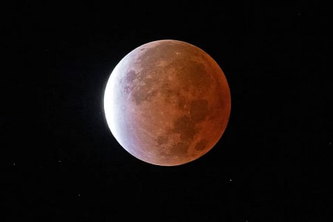 नासा के मुताबिक, 2025 पूर्ण चंद्र ग्रहण (ब्लड मून) पूरे भारत में 14 मार्च, 2025 को दिखाई देगा, जिसकी अधिकतम दृश्यता भारतीय समयानुसार रात के 1:44 पर होगी।