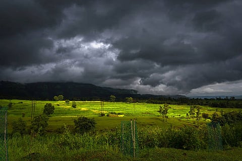 मॉनसून आमतौर पर एक जून के आसपास केरल में पहुंचता है और मध्य सितम्बर में वापस चला जाता है।