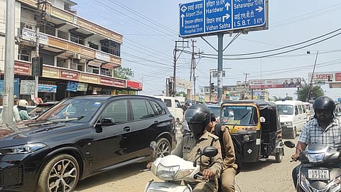 देहरादून में निजी वाहनों का ट्रैफिक, फोटो : वर्षा सिंह