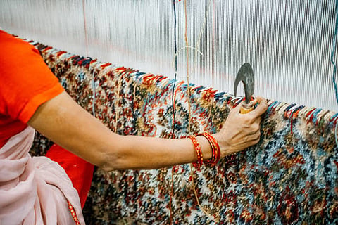 हथकरघा उद्योग कृषि के बाद दूसरा सबसे बड़ा रोजगार देने वाला क्षेत्र है, जिसमें 35 लाख से ज्यादा कारीगर जुड़े हुए हैं।