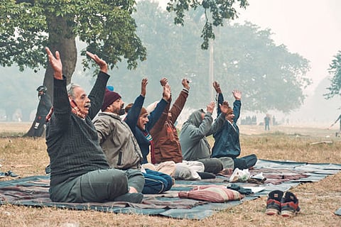 स्वच्छ हवा वाले क्षेत्रों में नियमित गतिविधि मृत्यु के खतरे को 30 फीसदी तक कम करती है, जबकि अधिक प्रदूषण वाले क्षेत्रों में यह लाभ 12-15 फीसदी रह जाता।