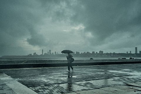 जलवायु परिवर्तन के कारण बारिश का पैटर्न बदल रहा है, जिससे कभी सूखा और कभी अत्यधिक वर्षा की स्थिति बन रही है।