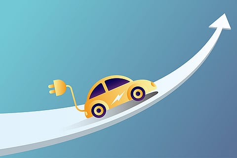 ग्लोबल ईवी आउटलुक 2026 के मुताबिक इस साल वैश्विक स्तर पर इलेक्ट्रिक कारों की बिक्री 2.3 करोड़ तक पहुंचने का अनुमान है, जिसका मतलब है कि दुनिया भर में बिकने वाली हर दस नई कारों में से तीन पूरी तरह इलेक्ट्रिक होंगी। इलस्ट्रेशन: आईस्टॉक