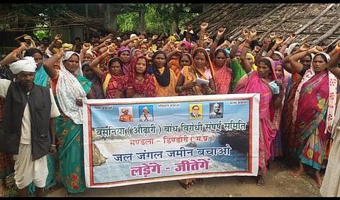 विरोध प्रदर्शन करती डूब क्षेत्र प्रभावित महिलाएं, फोटो : डीटीई