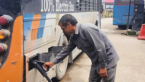 हिमाचल में बढ़ते प्रदूषण के बीच इलेक्ट्रिक बसों व ग्रीन कॉरिडोर से पर्यटकों पर खास फोकस