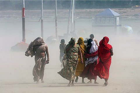 भारत में चलते धूल और रेत भरे अंधड़; फोटो: आईस्टॉक