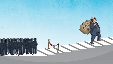 अमीरों के फायदे के लिए बनी व्यवस्था पर उठ रहे सवाल