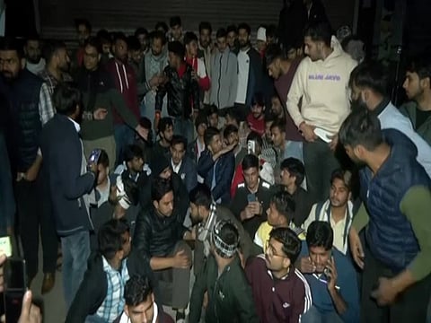 Students protesting outside Utkarsh Coaching Centre, Jaipur, demanding immediate action after a suspected gas leak led to fainting incidents