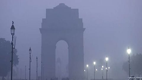 Delhi suffers from low visibility due to cold wave
