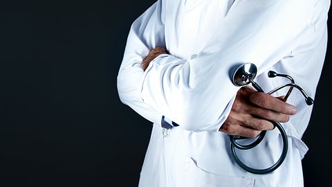 Delhi: One-year mandatory bond service for MBBS and PG graduates