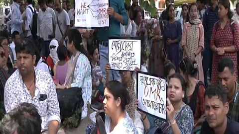 Teachers hold 'dharna' protest outside SSC office in Kolkata against Mamata Banerjee govt