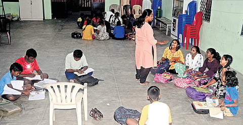 Vidhya engaging with students during an evening learning session at Periyar Padasalai in Chromepet, Chennai