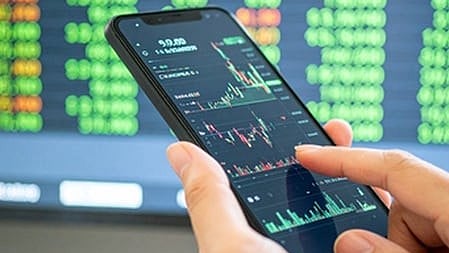 AI market hype resembles dot-com bubble: Michael Burry