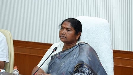 Telangana Minister Seethakka sends legal notice to KCR