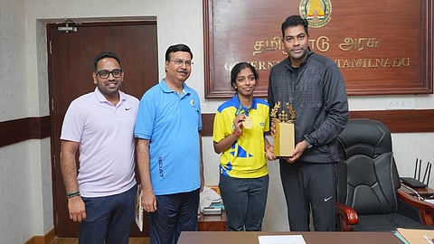 TN Sports Minister grants Rs 10 lakh aid to GM R Vaishali