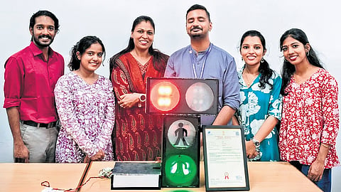 The CET research team that won the patent for developing the AI-powered traffic signal system
