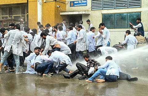 MP govt orders inquiry into police action against protesting intern doctors