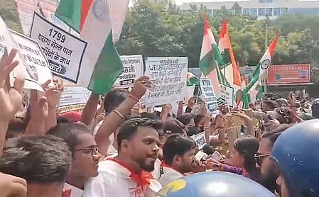 Bihar: SI recruitment protest turns tense as candidates clash with police (Photo: IANS)