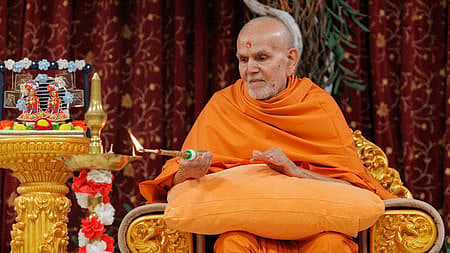 BAPS chief Mahant Swami Maharaj inaugurates Akshar-Purushottam Sanskrit Pathshala in London