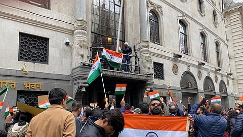 Indian Govt supporters gather in counter-protest to student demo in UK